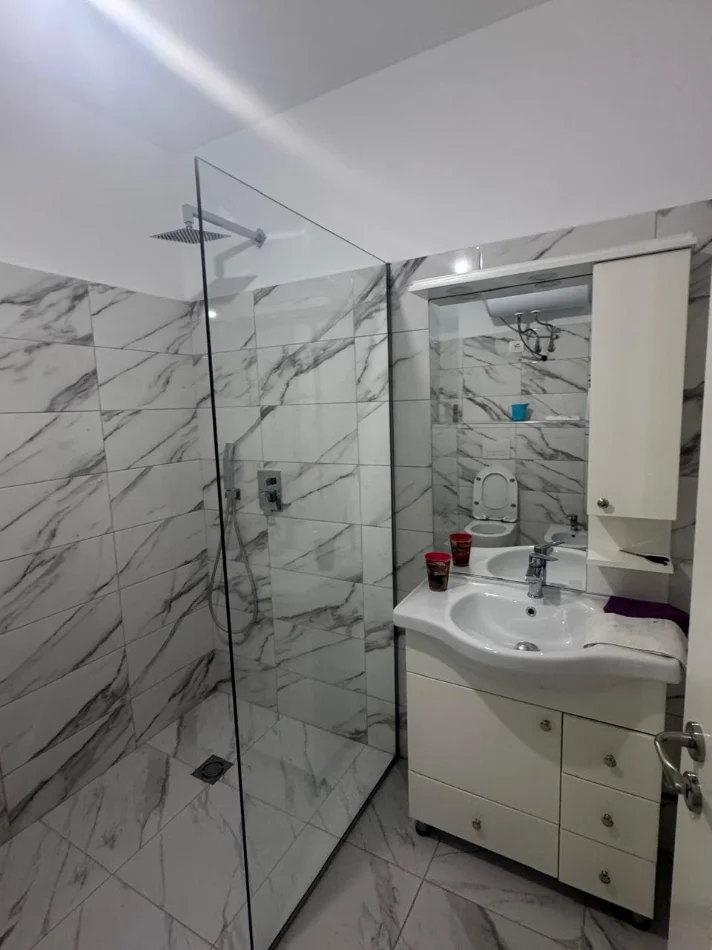 Tirane, jap me qera apartament 3+1+Ballkon Kati 3, 125 m² 540 € (Rruga Muhamed Deliu, Dajt, Tirane)