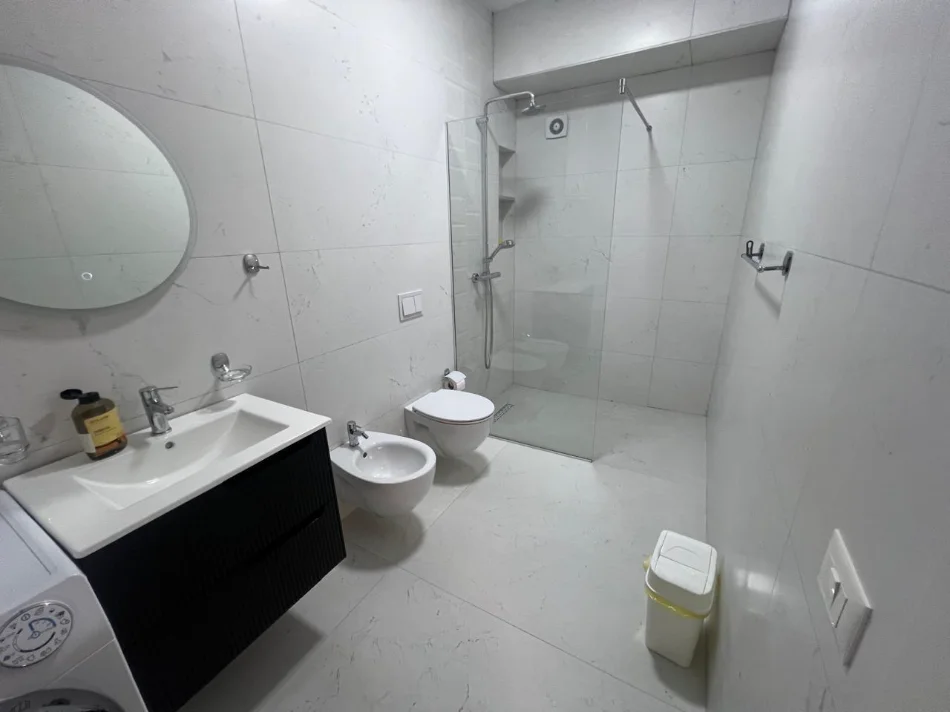 Tirane, jepet me qera apartament 2+1 , 120 m² 1.200 € 
