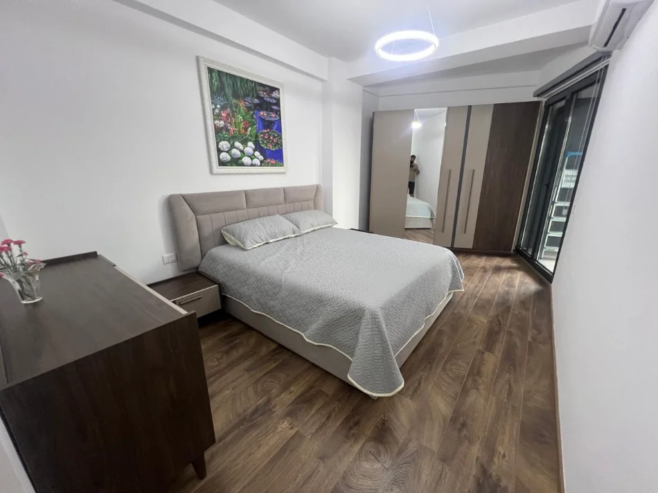Tirane, jepet me qera apartament 2+1 , 120 m² 1.200 € 