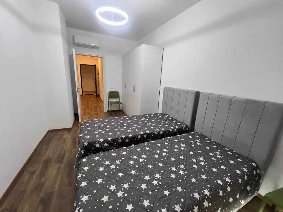Tirane, jepet me qera apartament 2+1 , 120 m² 1.200 € 