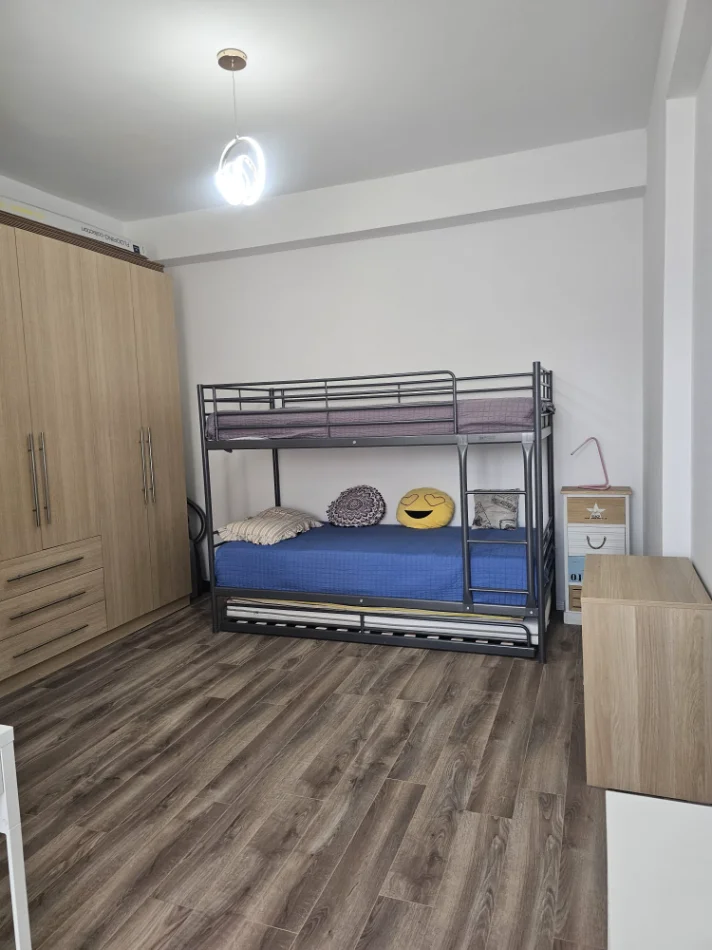Tirane, jepet me qera apartament 2+1+Ballkon , 98 m² 620 € (Rruga e kavajes)