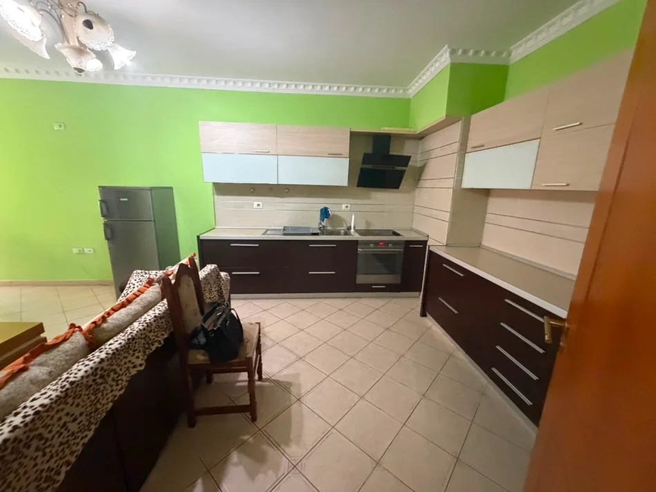 Tirane, jepet me qera apartament 2+1 Kati 2, 100 m² 500 € (Astir)