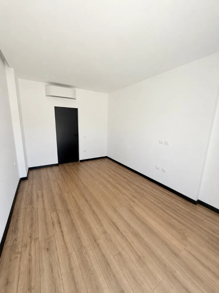 Tirane, shitet apartament 1+1+Ballkon Kati 4, 75 m² 229.000 € (Komuna e Parisit)