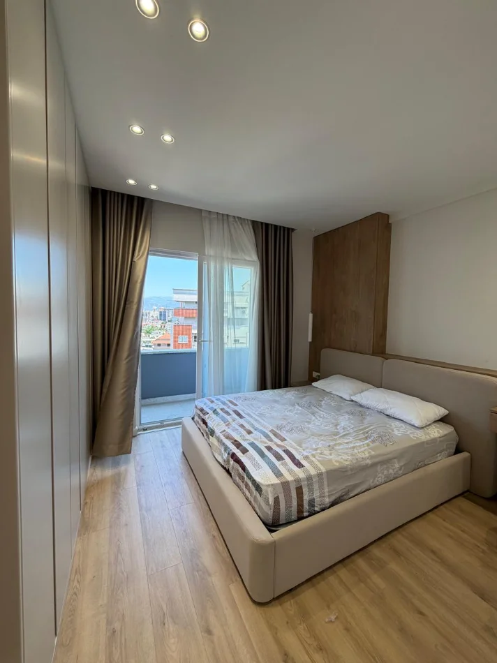 Tirane, jepet me qera apartament 1+1 Kati 7, 65 m² 550 € (Teodor keko)