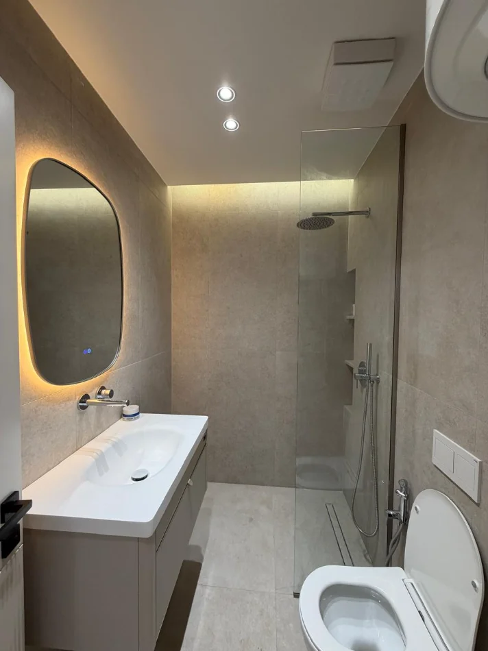 Tirane, jepet me qera apartament 1+1 Kati 7, 65 m² 550 € (Teodor keko)