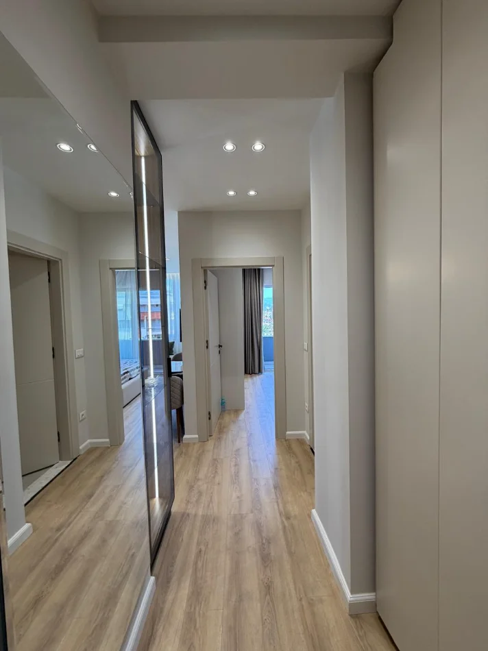 Tirane, jepet me qera apartament 1+1 Kati 7, 65 m² 550 € (Teodor keko)