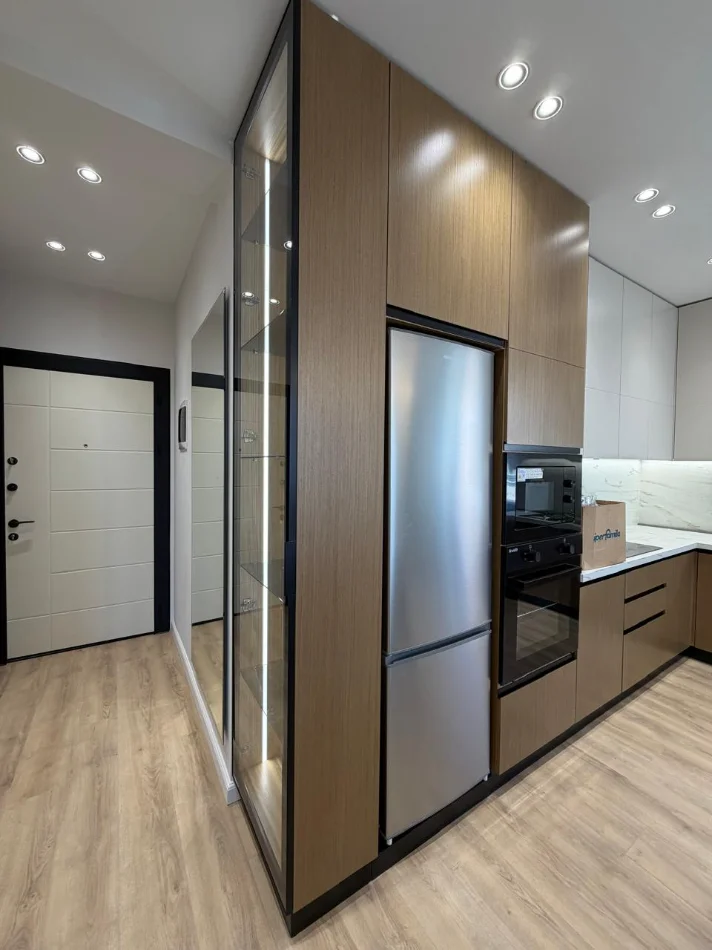 Tirane, jepet me qera apartament 1+1 Kati 7, 65 m² 550 € (Teodor keko)