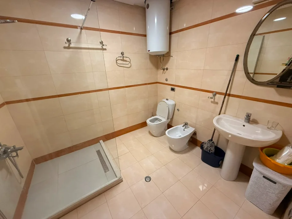 Shqiperi, jepet me qera apartament 2+1+Aneks+Ballkon Kati 9, 70 m² 900 € (Liqeni Tiranes)