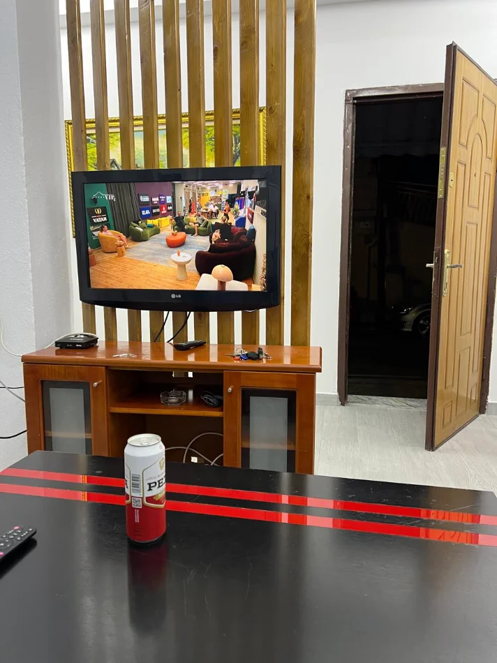 Tirane, jepet me qera garsonier 1+1 Kati 1, 30 m² 420 € (Globe Rruga e Kavajes)