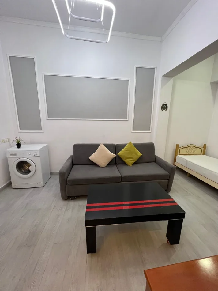 Tirane, jepet me qera garsonier 1+1 Kati 1, 30 m² 420 € (Globe Rruga e Kavajes)