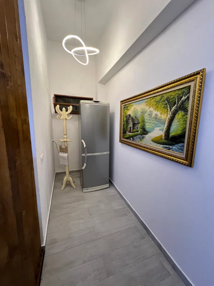 Tirane, jepet me qera garsonier 1+1 Kati 1, 30 m² 420 € (Globe Rruga e Kavajes)