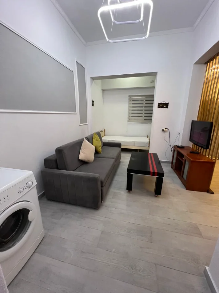 Tirane, jepet me qera garsonier 1+1 Kati 1, 30 m² 420 € (Globe Rruga e Kavajes)