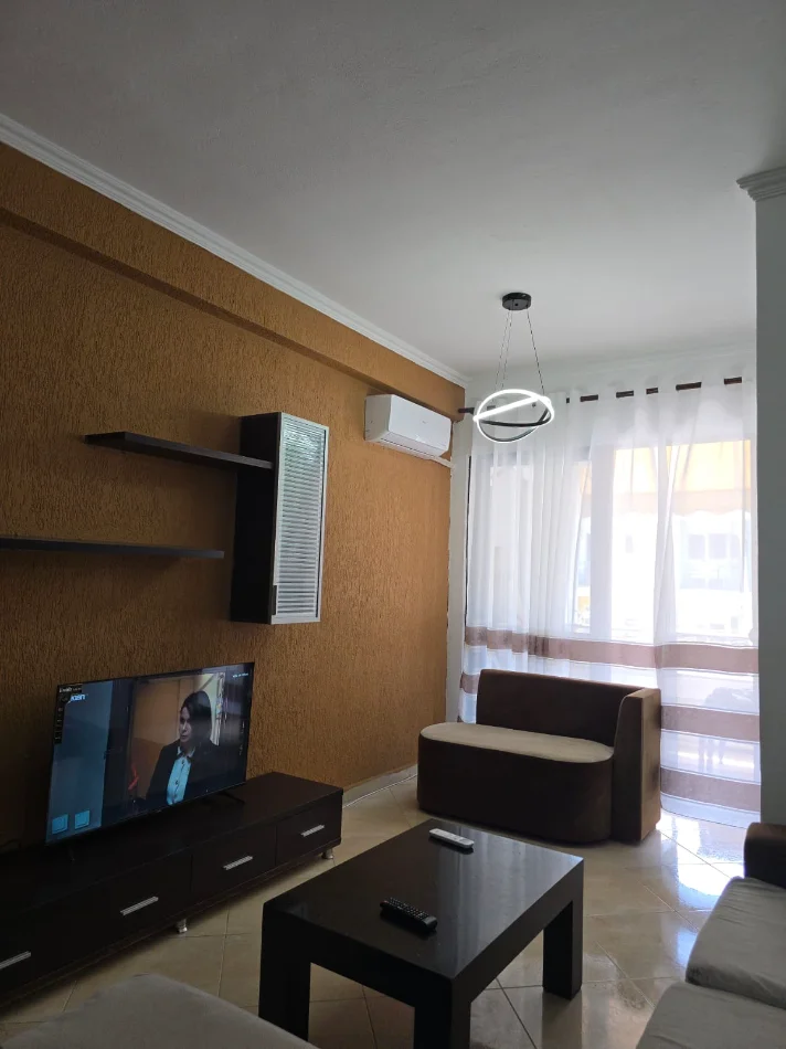 Tirane, jepet me qera apartament 2+1+Ballkon Kati 7, 70 m² 500 € (Yzberish Nela 6)