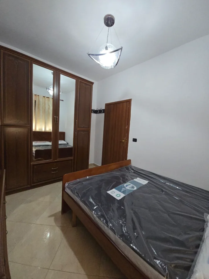 Tirane, jepet me qera apartament 2+1+Ballkon Kati 7, 70 m² 500 € (Yzberish Nela 6)