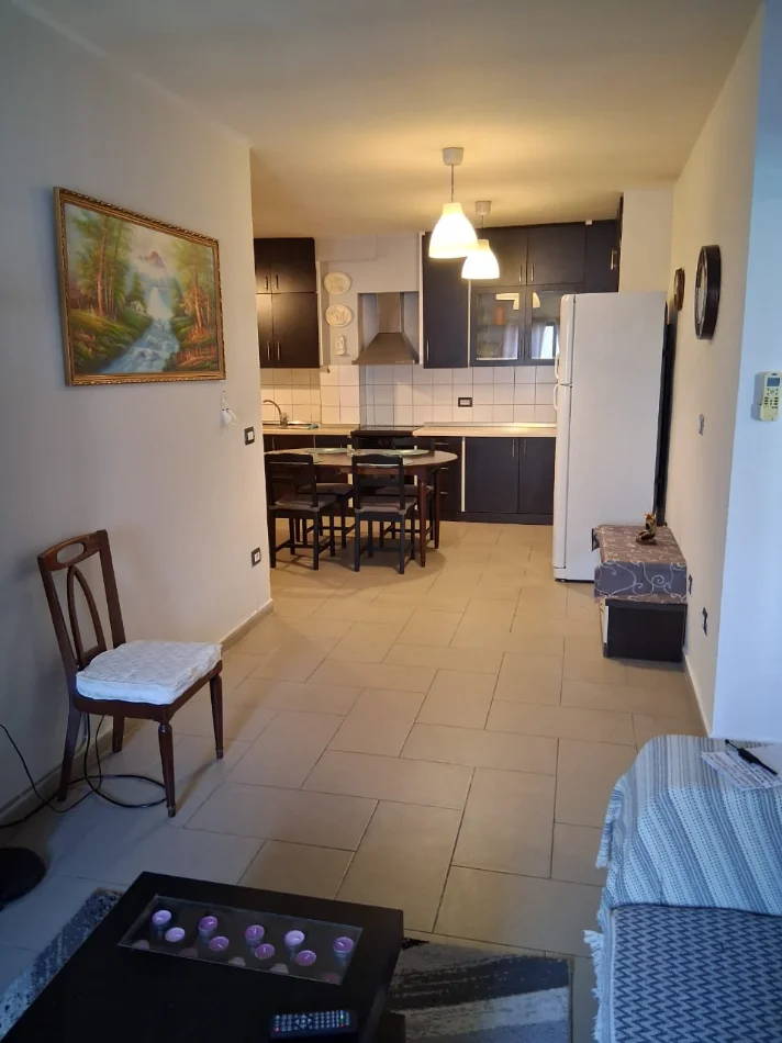 Tirane, jepet me qera apartament 2+1+Ballkon Kati 4, 103 m² 720 € (Shkolla Arben Broci Myslym Shyri)