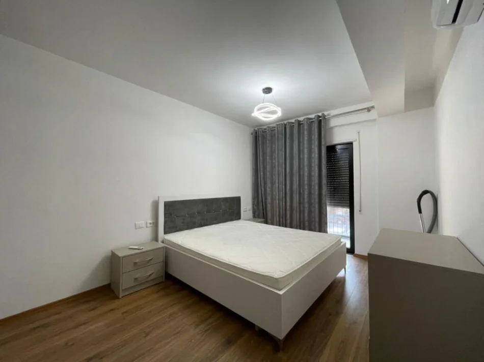 Tirane, shitet apartament , 110 m² 