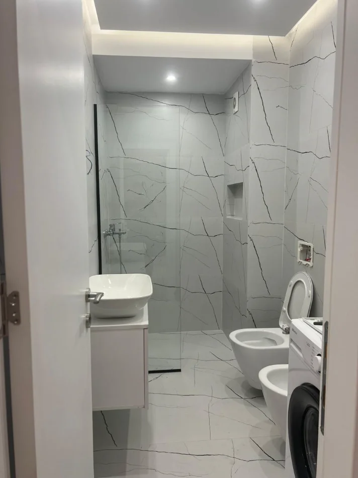 Tirane, jepet me qera apartament 1+1+Ballkon Kati 8, 65 m² 450 € (Tek Univers City, Tiranë.)