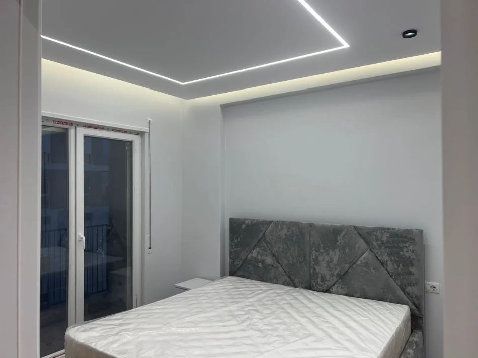 Tirane, jepet me qera apartament 1+1+Ballkon Kati 8, 65 m² 450 € (Tek Univers City, Tiranë.)