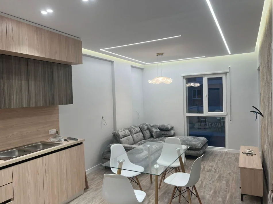 Tirane, jepet me qera apartament 1+1+Ballkon Kati 8, 65 m² 450 € (Tek Univers City, Tiranë.)