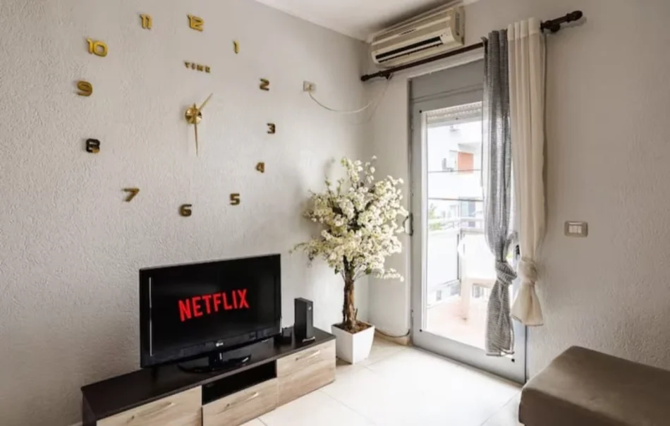 Tirane, jepet me qera apartament 1+1 Kati 1, 70 m² 700 € (Mine peza)