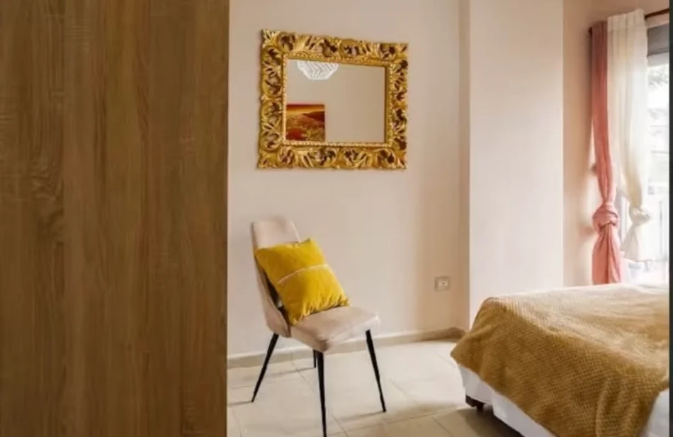 Tirane, jepet me qera apartament 1+1 Kati 1, 70 m² 700 € (Mine peza)