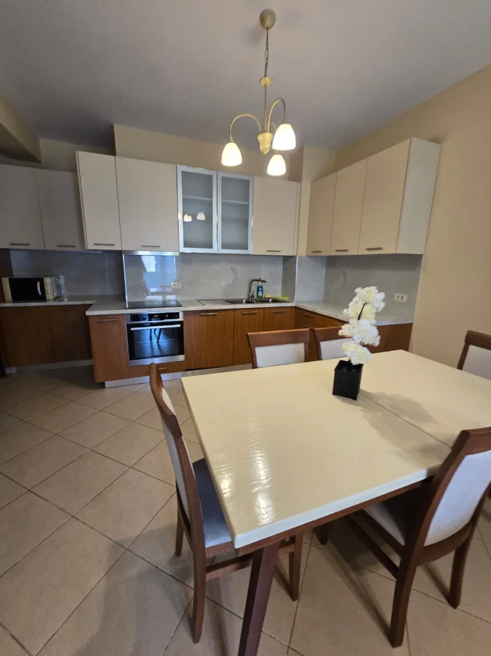 Tirane, jap me qera apartament 2+1 Kati 5, 120 m² 850 € (Zogu i zi)