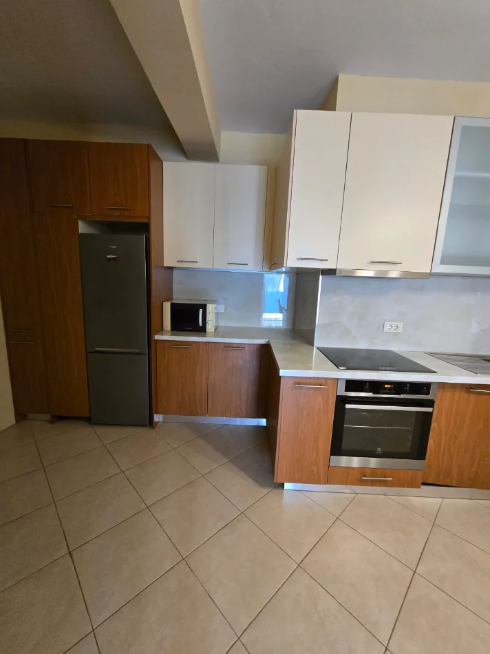 Tirane, jap me qera apartament 2+1 Kati 5, 120 m² 850 € (Zogu i zi)