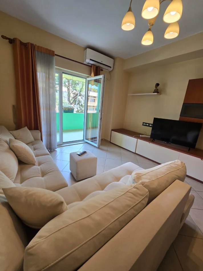 Tirane, jap me qera apartament 2+1 Kati 5, 120 m² 850 € (Zogu i zi)