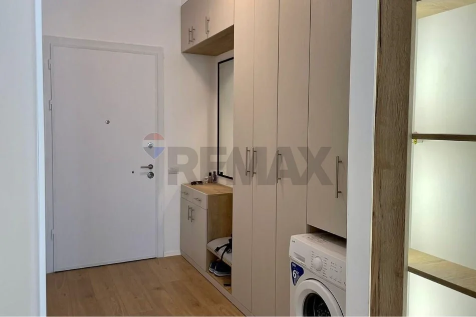 Tirane, jepet me qera apartament 1+1+Ballkon , 430 € (Kristal center)