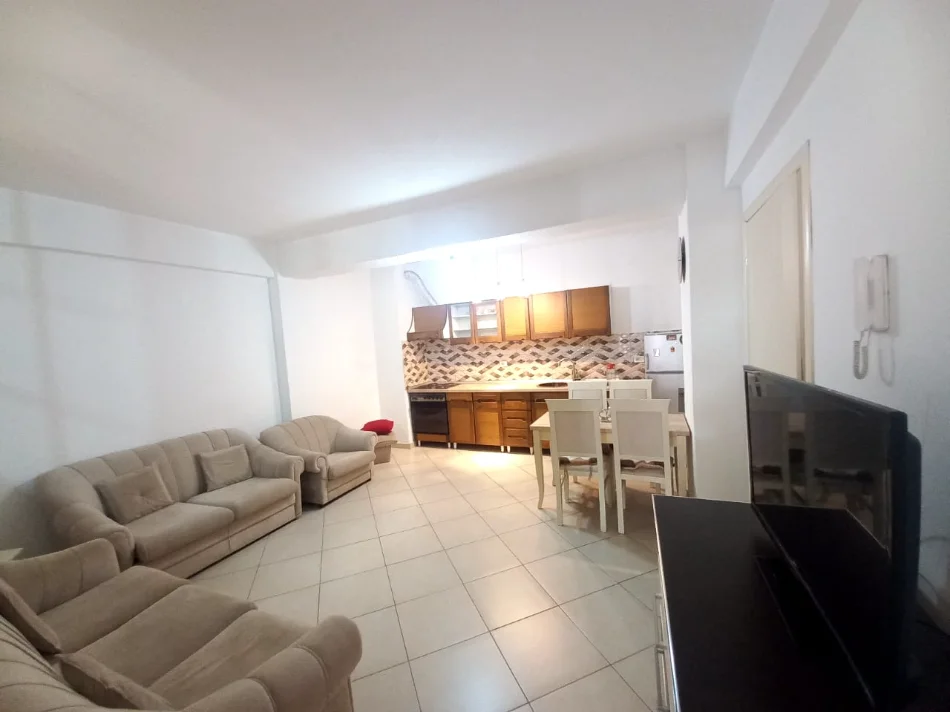 Tirane, jepet me qera Apartament 1+1 Kati 3, 65 m²,Mobiluar ,Çmimi 40.000 Lekë të Reja,, tek Terminali, Casa Italia, ,Tiranë