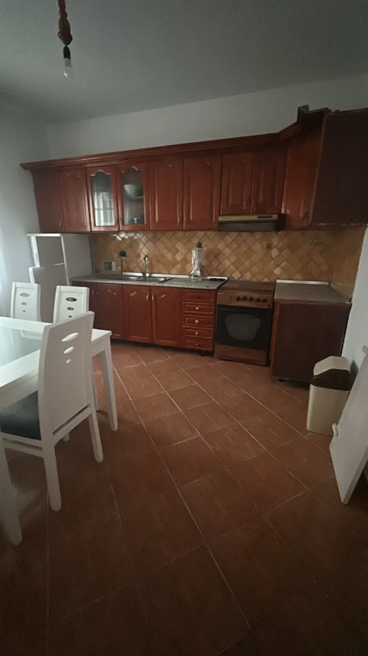 Tirane, jepet me qera Vile 3+1 , 90 m² 400 € (Rruga: Enver Begeja)