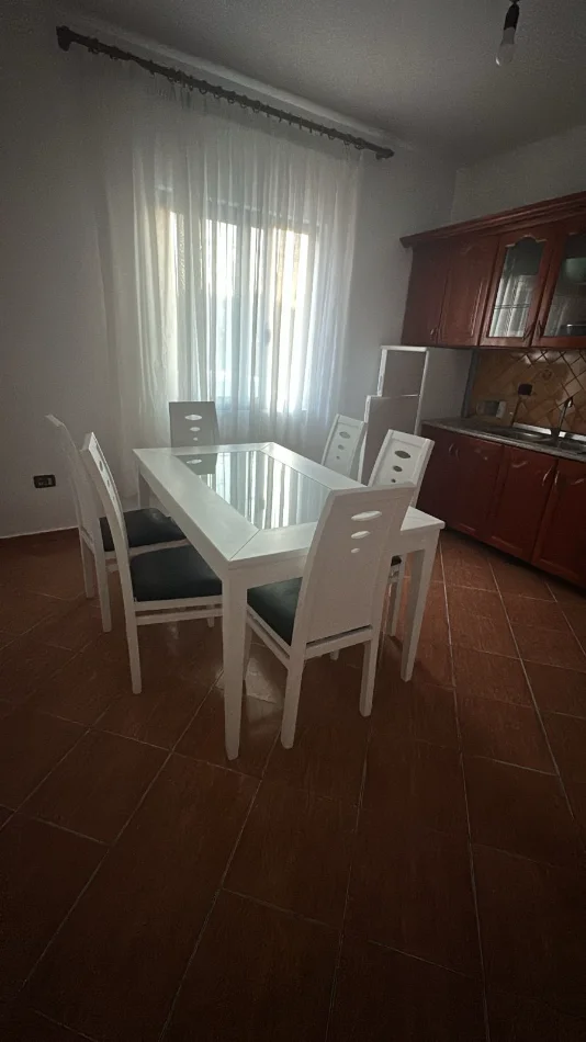 Tirane, jepet me qera Vile 3+1 , 90 m² 400 € (Rruga: Enver Begeja)