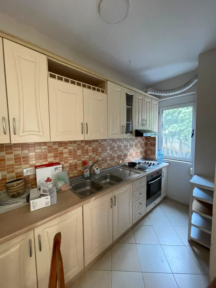 Tirane, jepet me qera apartament 2+1+Ballkon Kati -2, 120 m² 500 € (Fusha e Ali Demit)