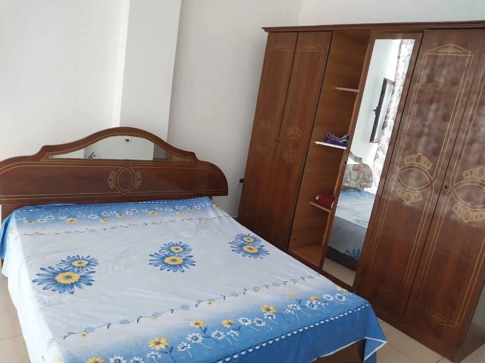 Tirane, jepet me qera apartament 1+1+Ballkon Kati 5, 70 m² 320 € (Rruga Muhamed Deliu)