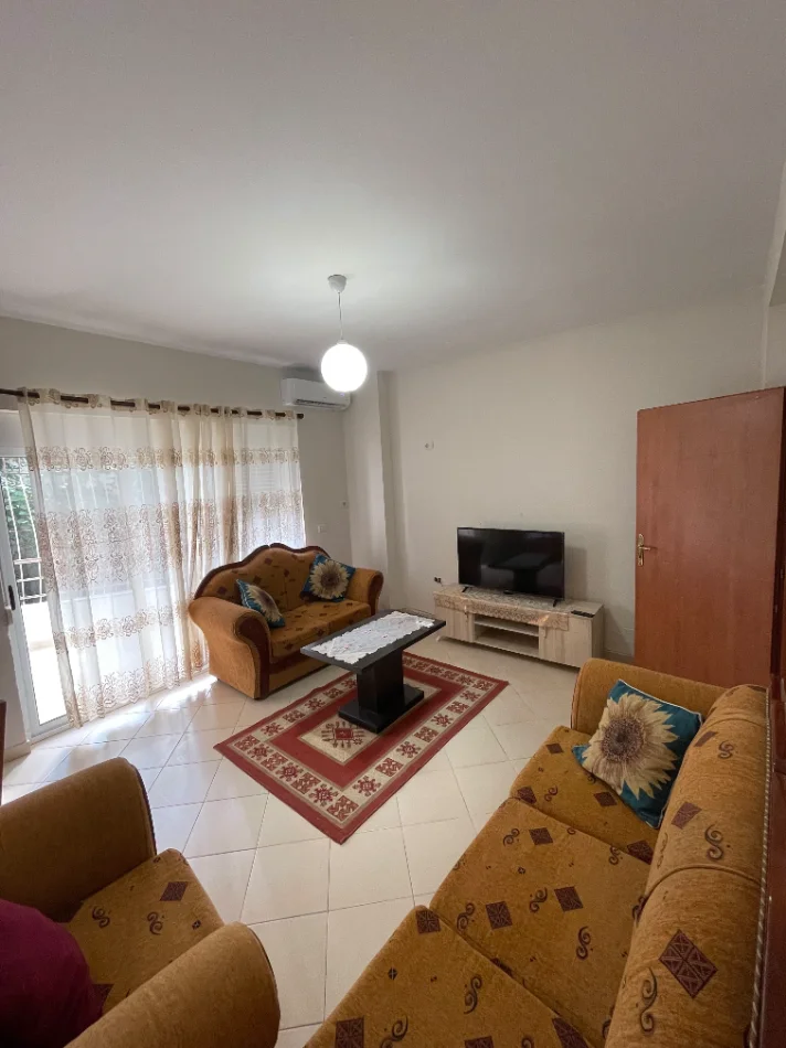 Tirane, jepet me qera apartament 2+1+Ballkon Kati 2, 120 m² 500 € (Pranë Fushës, Ali Demi ,Tiranë.)