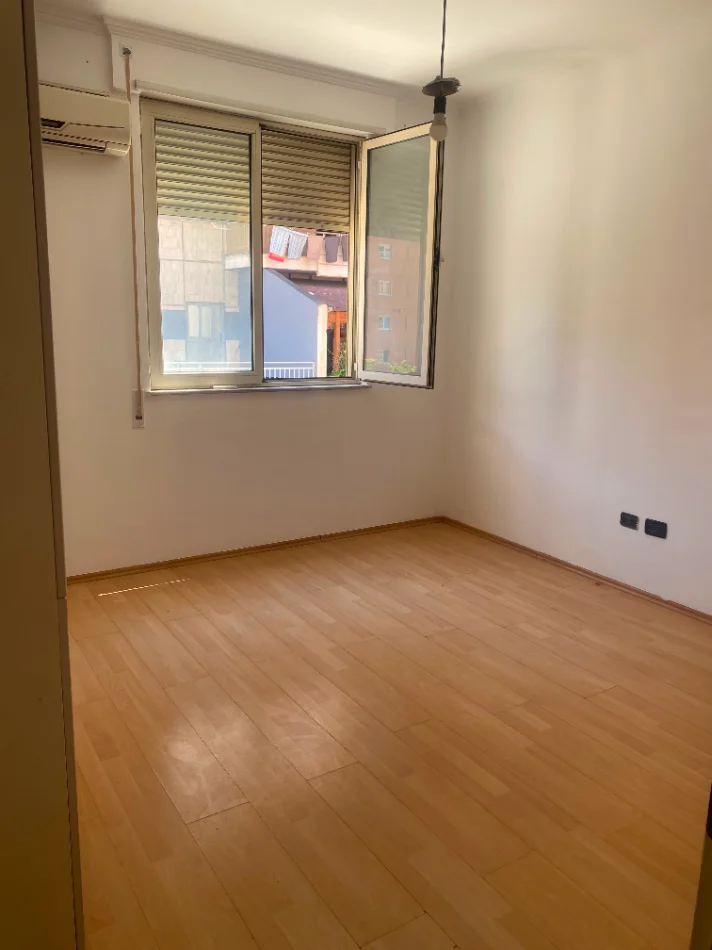 Tirane, jepet me qera apartament 2+1 Kati 3, 90 m² 700 € (Tek Pazari i Ri, Tiranë.)