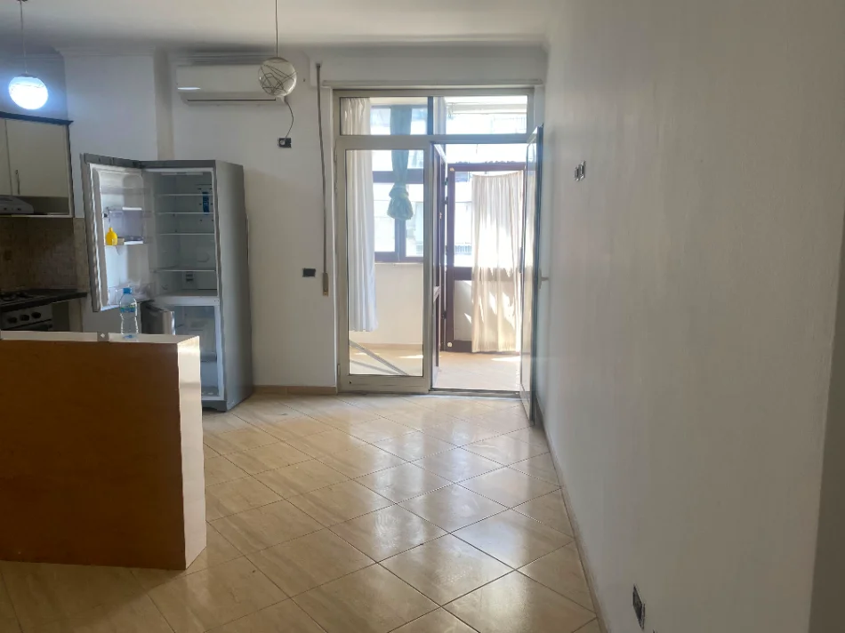Tirane, jepet me qera apartament 2+1 Kati 3, 90 m² 700 € (Tek Pazari i Ri, Tiranë.)