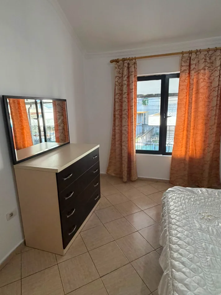 Tirane, jepet me qera Banesë 1+1, Kati 2, Mobiluar, Çmimi 32.000 Lekë të Reja, tek Rruga Jordan Misja, Tiranë