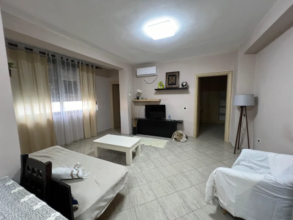 Tirane, jepet me qera apartament 2+1 Kati 4, 70 m² 680 € 
