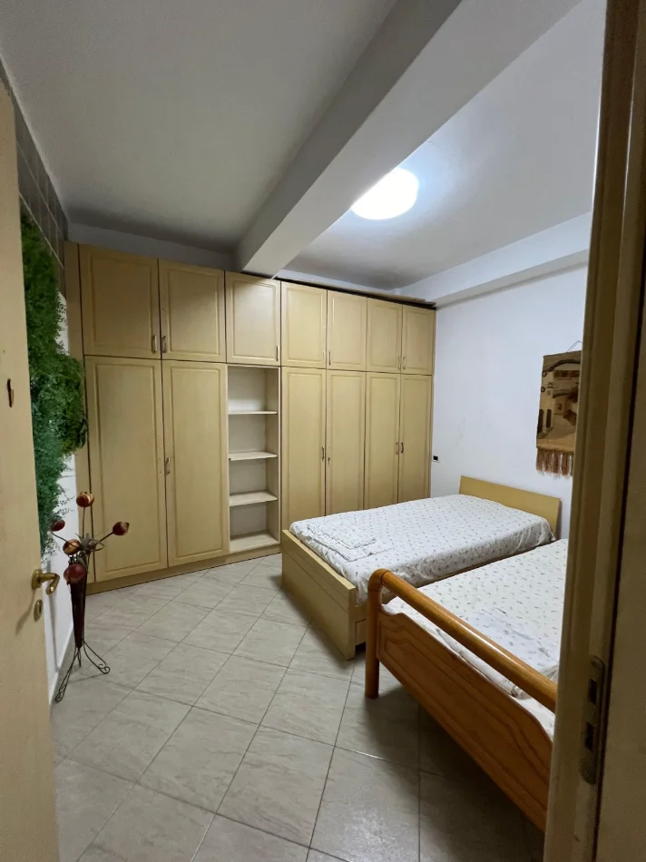 Tirane, jepet me qera apartament 2+1 Kati 4, 70 m² 680 € 