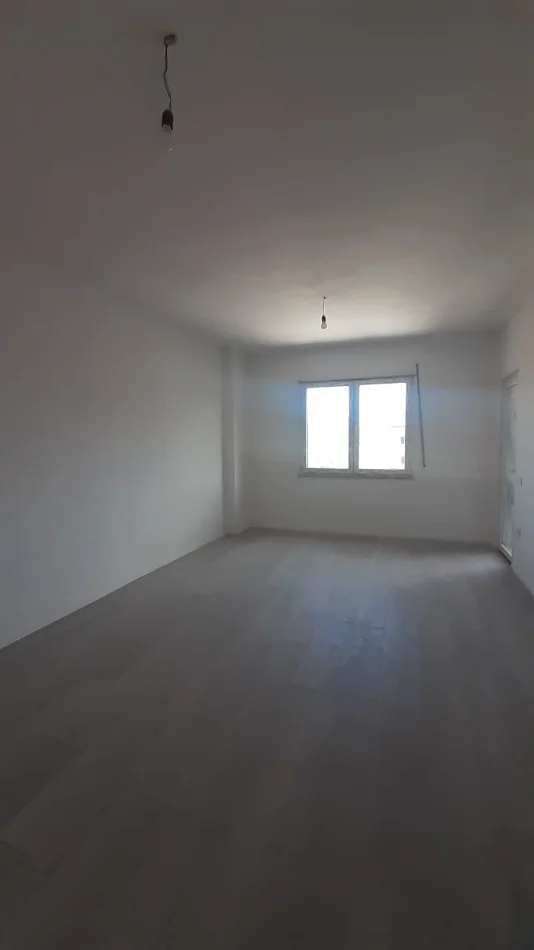 Tirane, shitet apartament 2+1 Kati 8, 92 m² 88.000 € 