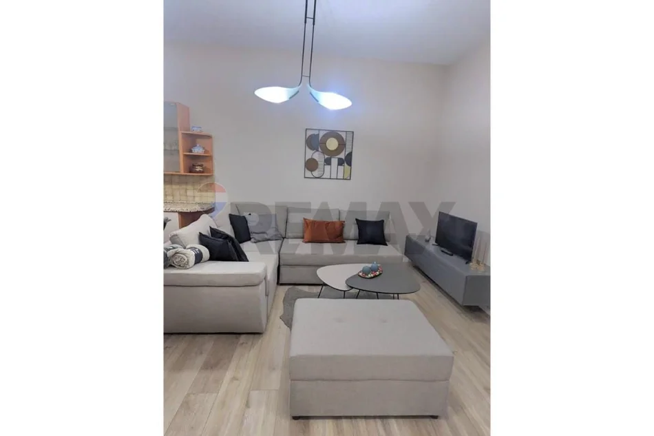 Tirane, jepet me qera apartament 3+1+Ballkon , 650 € (Bajram Curri)