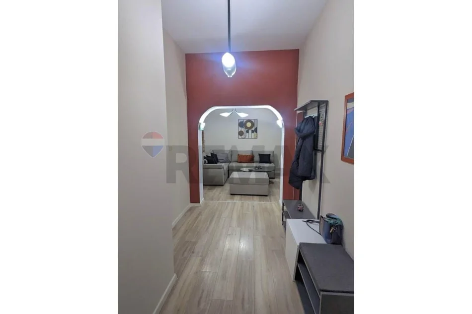 Tirane, jepet me qera apartament 3+1+Ballkon , 650 € (Bajram Curri)