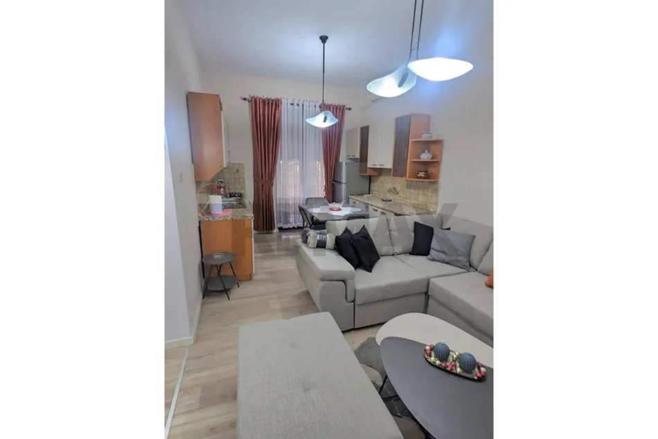 Tirane, jepet me qera apartament 3+1+Ballkon , 650 € (Bajram Curri)