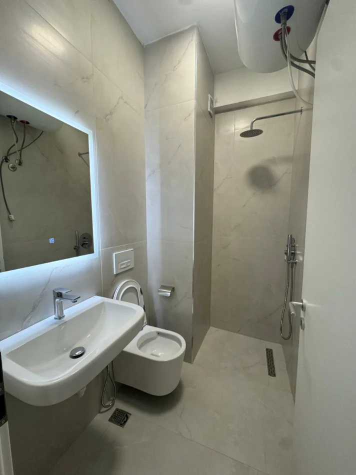 Tirane, jap me qera apartament 1+1+Ballkon Kati 6, 48 m² 400 € (Pasho Hysa)