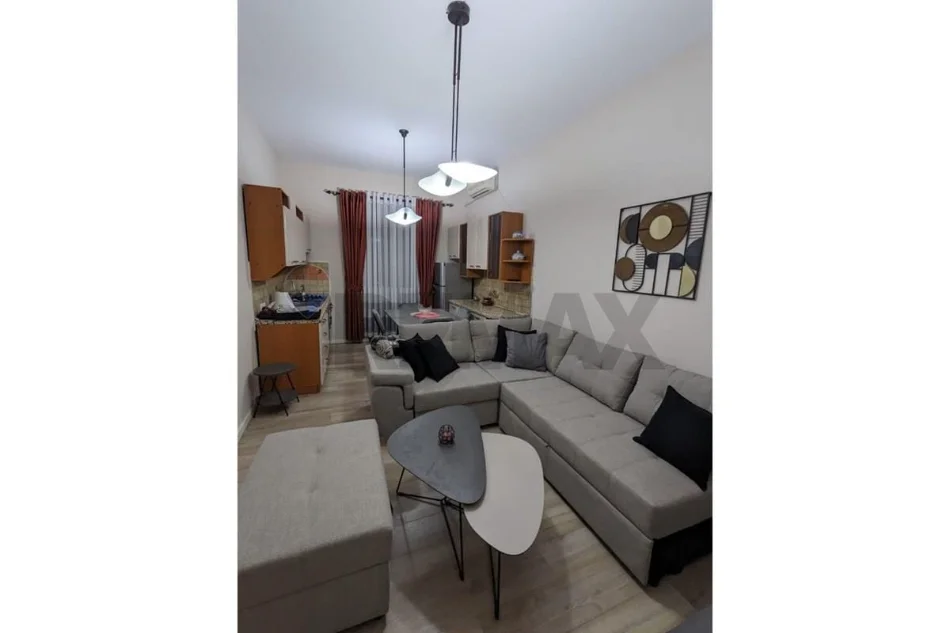 Tirane, jepet me qera apartament 3+1+Ballkon , 650 € (Bajram Curri)