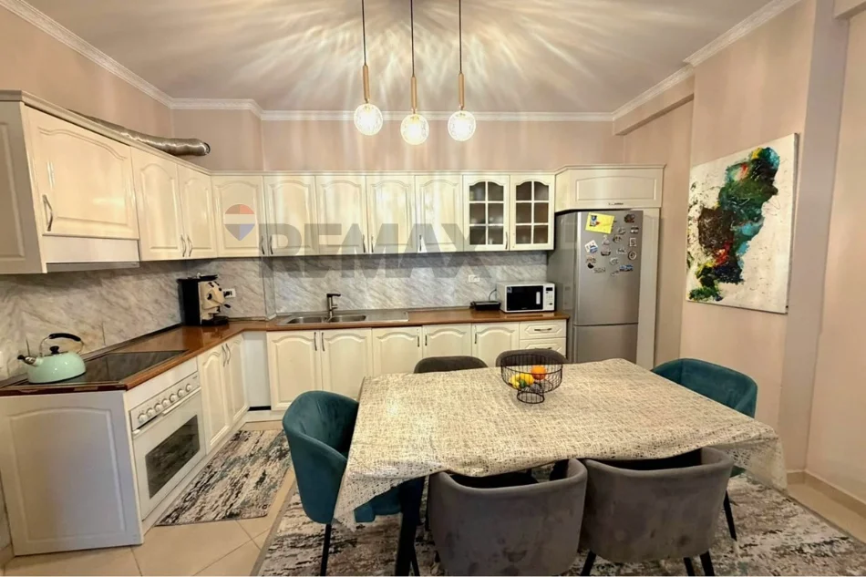 Tirane, shes apartament 2+1+Ballkon Kati 2, 100 m² 133.000 € (Univers sity)