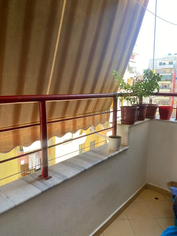 Tirane, shitet 2+1 Kati 8, 90 m² 145.000 € (Rruga joklin persi)