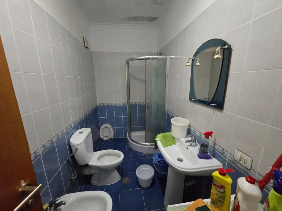 Tirane, jepet me qera apartament 2+1 Kati 2, 120 m² 550 € (Rruga Mikel Maruli)
