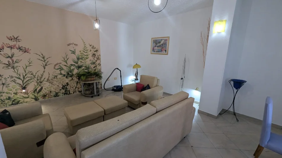 Me Qira 1+1+Aneks+Ballkon , 98 m² 695€/muaj (Rruga Kosovareve)